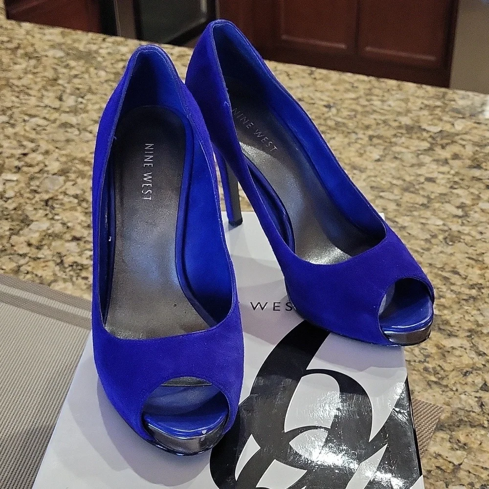 Shoes - Picture 2 of 4